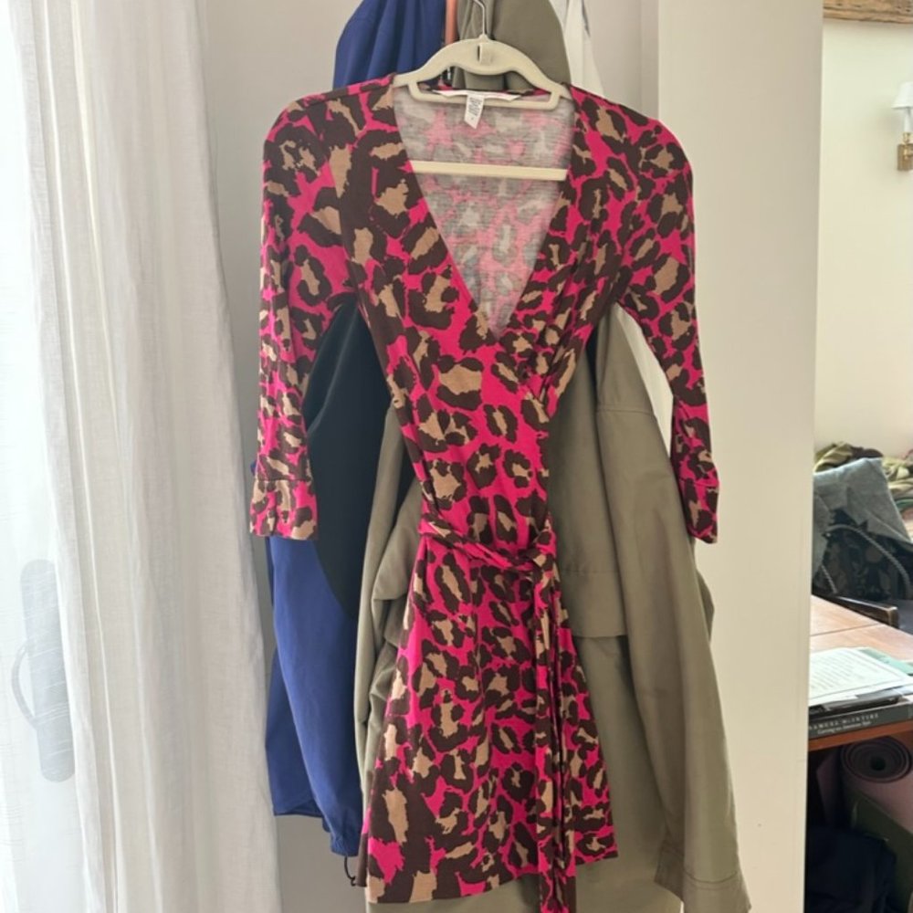 DVF Pink and Brown Leopard Print Wrap Dress 0 XS